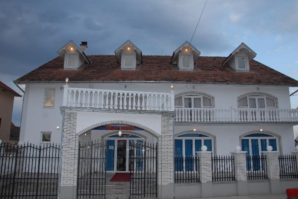 Guesthouse Vila Nova Morović Eksteriør bilde